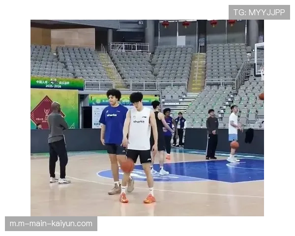 洛夫顿24分10板2帽统治禁区,上海内线支柱助球队取五连胜 洛夫顿24分10板2帽统治禁区,上海内线支柱助球队取五连胜